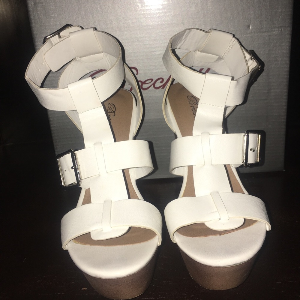 Breckelles Renee-21 White Platform Sandals